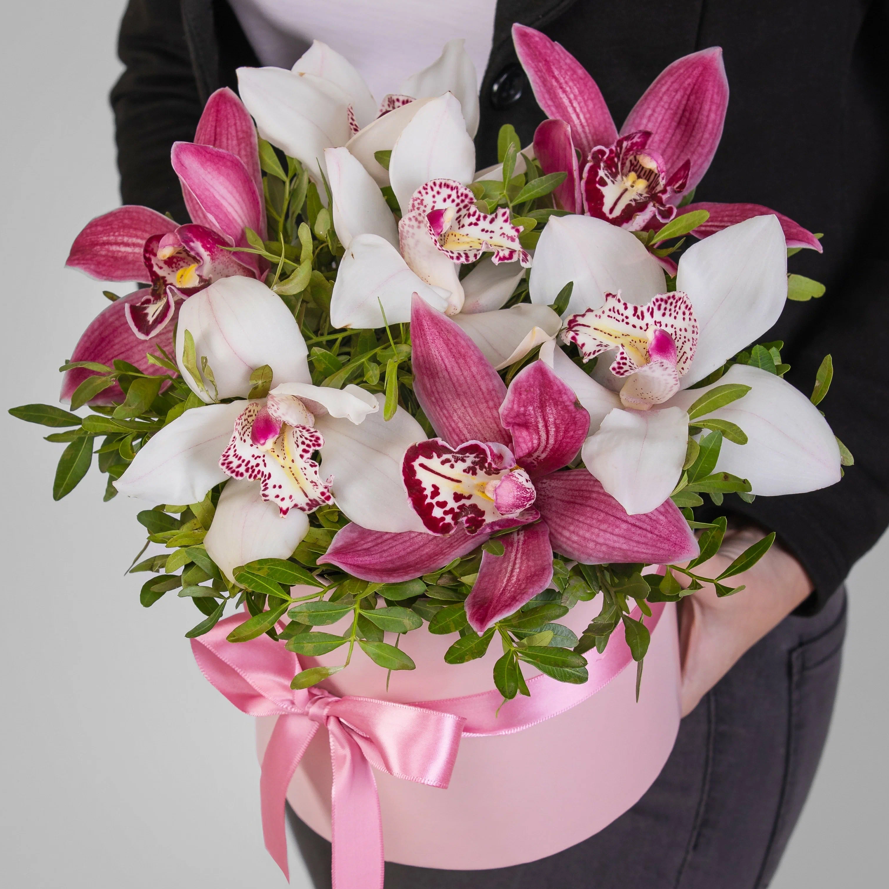 7 орхидей с фисташкой в коробке