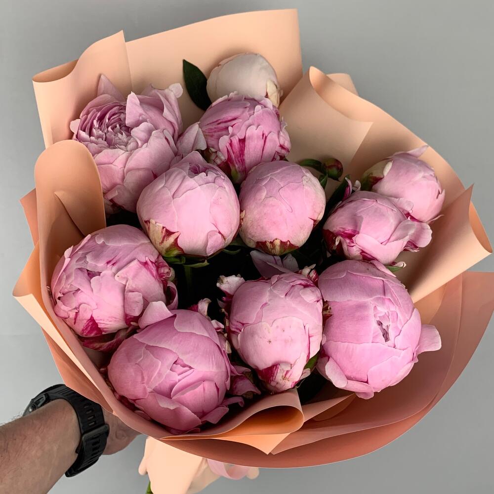 11 розовых голландских пионов 