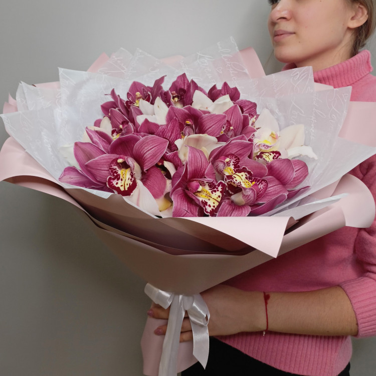Букет из 25 розовых орхидей 