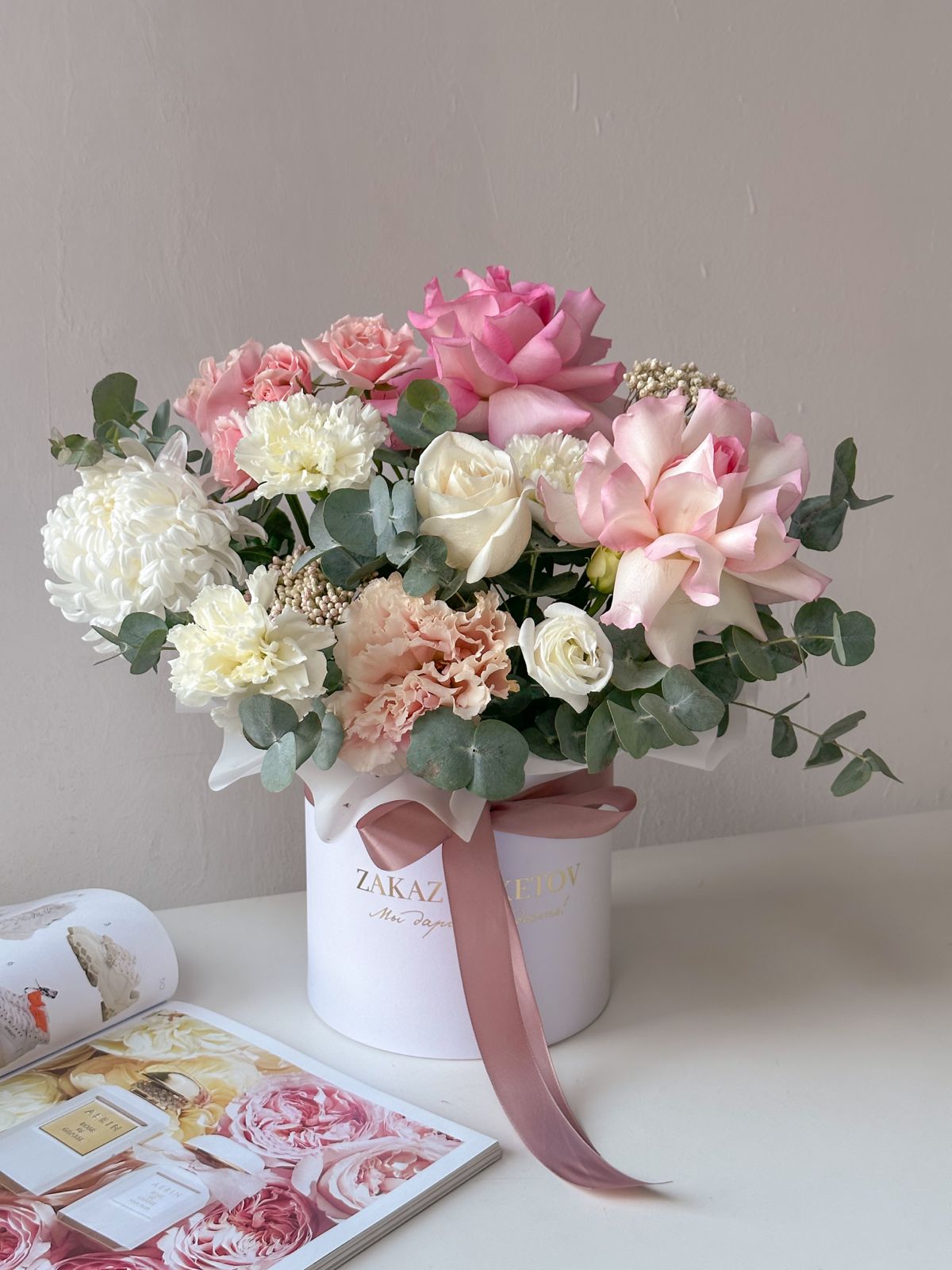 Композиция "Franko" из гвоздик, роз и хризантем