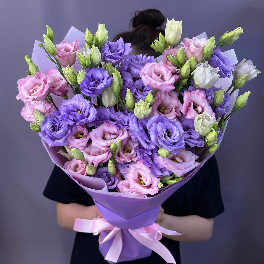 Букет из 7 розовых и фиолетовых лизиантусов