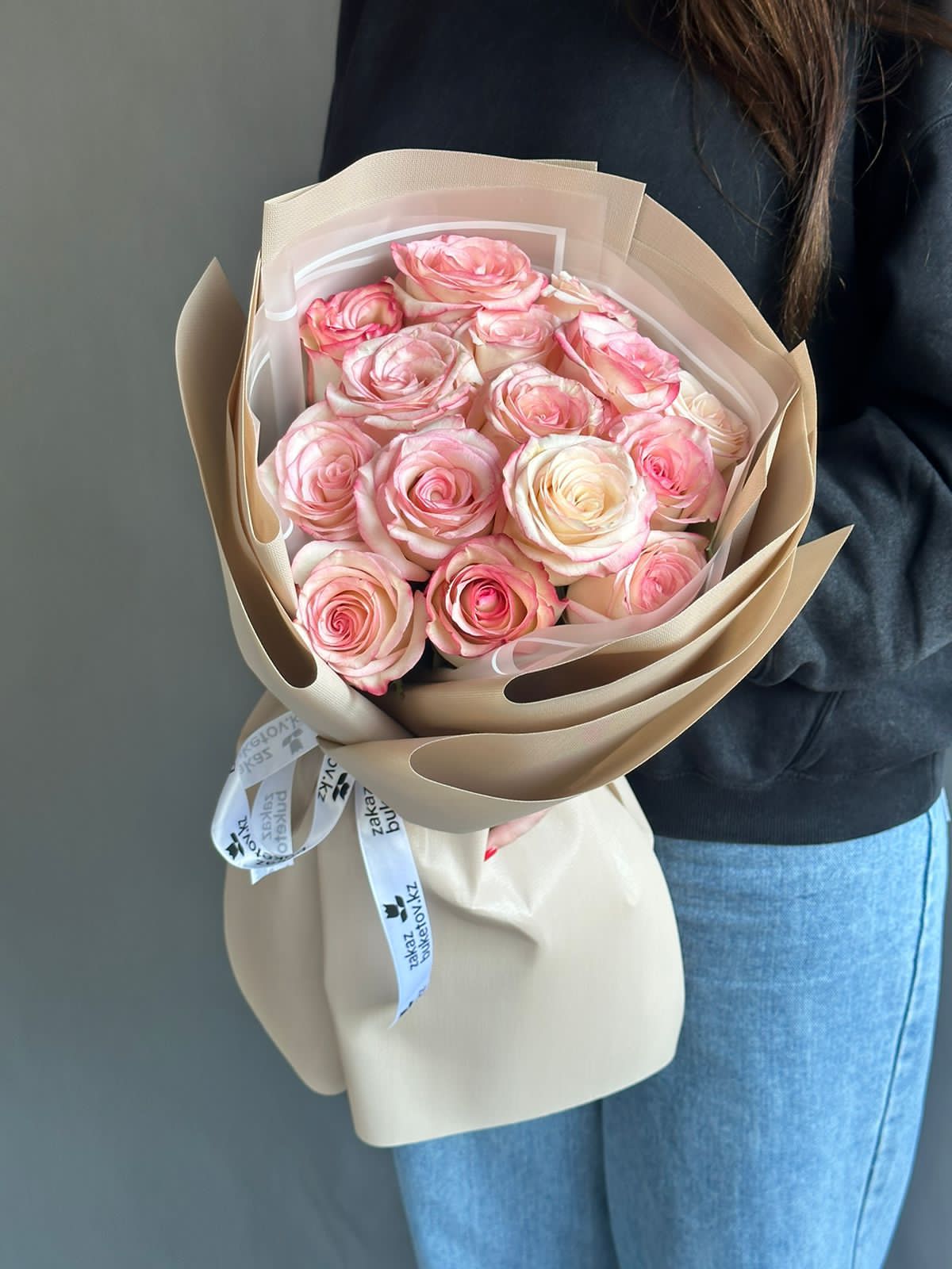 Букет из 15 нежных голландских роз