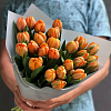 Букеты оранжевых тюльпанов