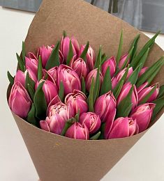 Композиция из 25 пионовидных тюльпанов в розовом цвете