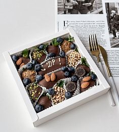 Клубнично-банановый бокс "Эспрессо" клубника и бананы в молочном шоколаде