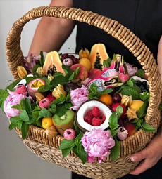 Корзины с фруктами и цветами "Наиля"