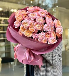 Букет "Лейла" из 15 пионовидных спрей роз