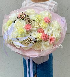 Букет "Жемчужный" из роз, хризантемы и вакса