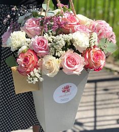 Композиция "Одесса" из  роз и гвоздик 