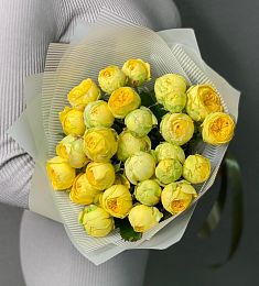 Букет 11 желтых пионовидных кустовых роз