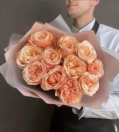 Букет из 11 оранжевых пионовидных роз 