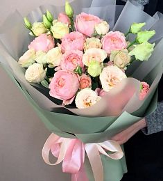 Букет "Даян" из лизиантусов и пионовидных спрей роз