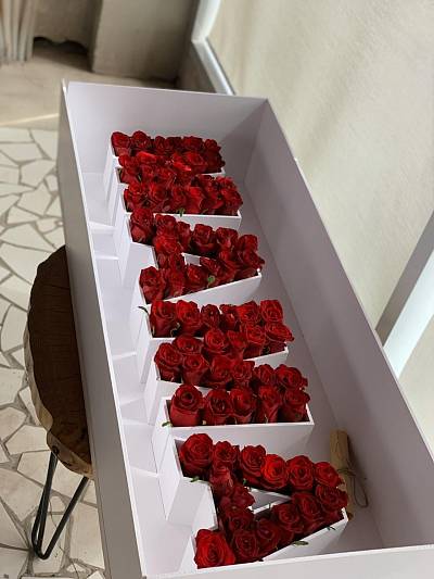 Коробка "МАМА" с розами 2