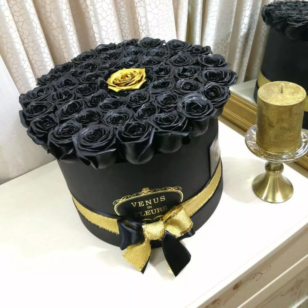 Черные розы в коробке 