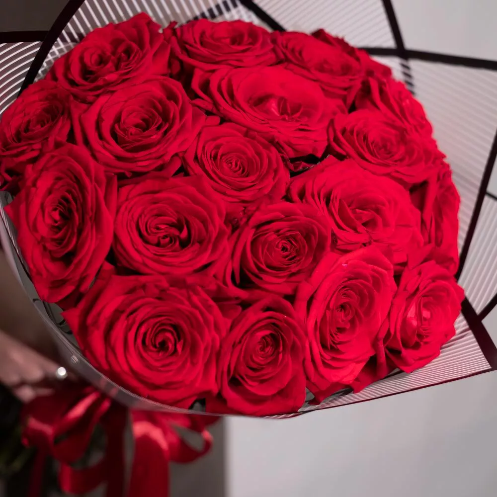 19 красных роз